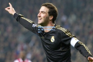 绿军淘汰卫冕冠军的秘诀，孤立字母哥成不二法门